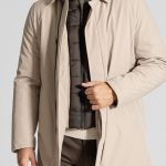 Beige αδιάβροχο παρκά στενή γραμμή