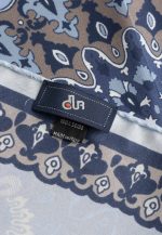 Light blue silk pocket square - Image 3