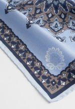 Light blue silk pocket square - Image 4