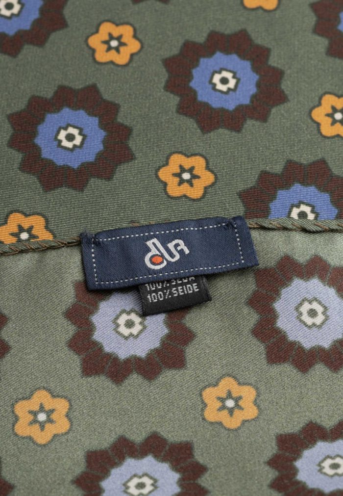 Green silk pocket square - Image 4