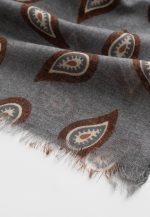 Grey paisley scarf 100% Wool - Image 5