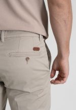 Beige Light gabardine stretch cotton chinos trousers - Image 4