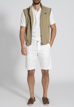 Regular fit sleeveless vest