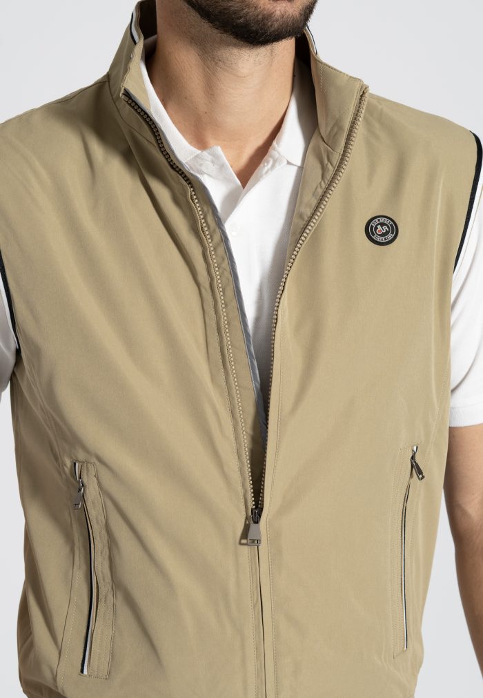 Regular fit sleeveless vest - Image 4