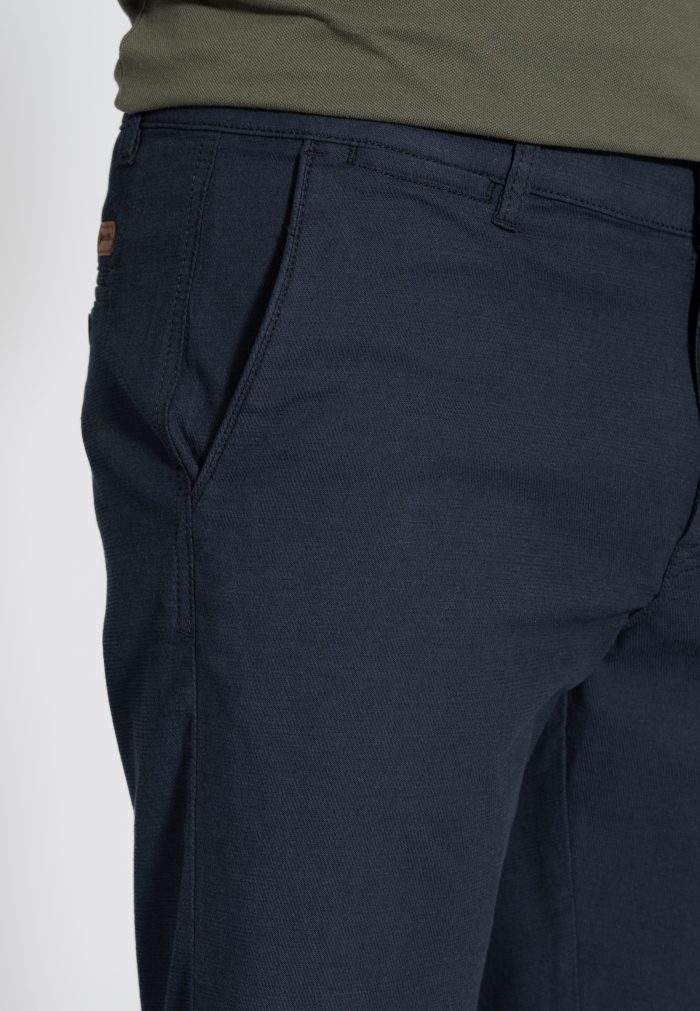 Marine blue dobby stretch regular fit bermuda - Image 3