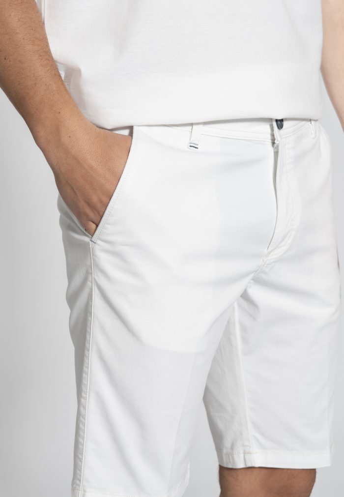 White Gabardine regular fit bermuda - Image 4